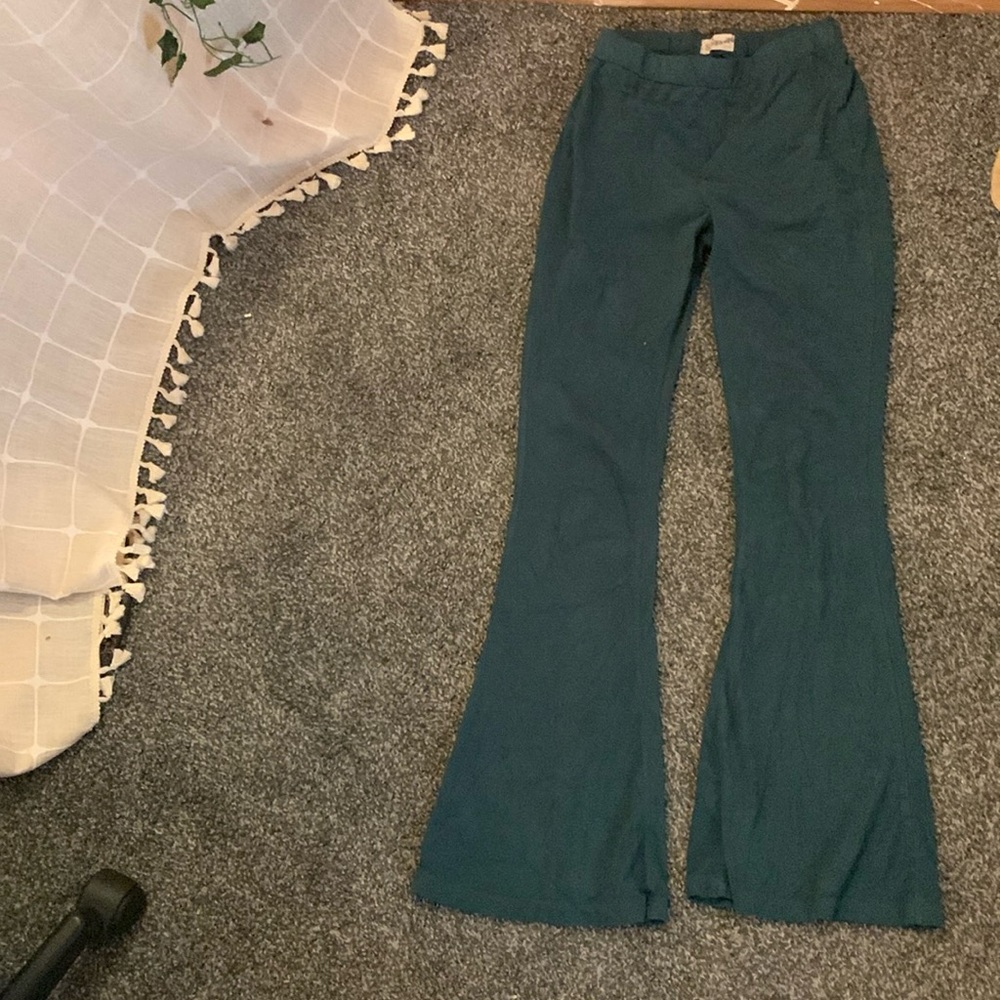 i’m selling my flare leggings.